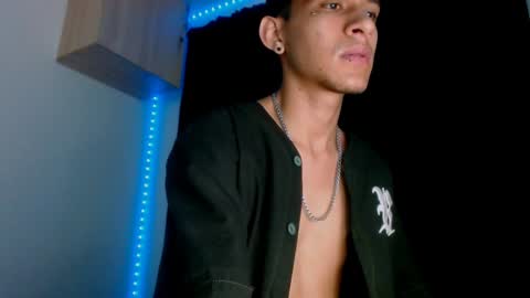 Snapshot of samuel_suarez chatting on December 5, 2024, 6:43 am online show from December 5, 2024, 6:43 am