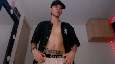 Snapshot of samuel_suarez chatting on December 10, 2024, 4:34 am online show from December 10, 2024, 4:34 am