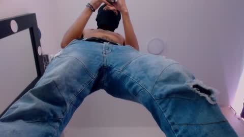 Snapshot of samuel_suarez chatting on December 16, 2024, 7:32 pm online show from December 16, 2024, 7:32 pm