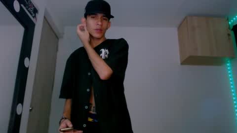 Snapshot of samuel_suarez chatting on December 20, 2024, 5:25 am online show from December 20, 2024, 5:25 am