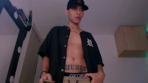 Snapshot of samuel_suarez chatting on January 14, 2025, 1:04 am online show from January 14, 2025, 1:04 am