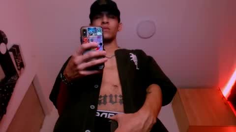 Snapshot of samuel_suarez chatting on February 10, 2025, 10:09 am online show from February 10, 2025, 10:09 am