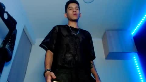 Snapshot of samuel_suarez chatting on March 2, 2025, 9:54 pm online show from March 2, 2025, 9:54 pm