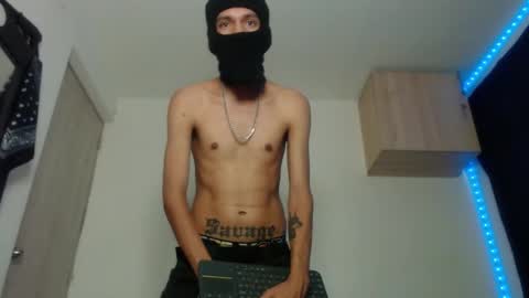 Snapshot of samuel_suarez chatting on March 8, 2025, 9:18 pm online show from March 8, 2025, 9:18 pm