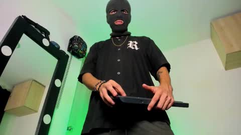 Snapshot of samuel_suarez chatting on September 11, 2025, 10:15 am online show from September 11, 2025, 10:15 am