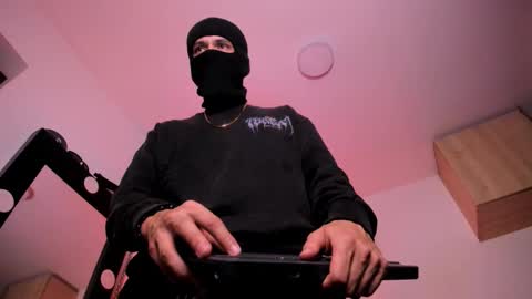 Snapshot of samuel_suarez chatting on September 16, 2025, 1:28 am online show from September 16, 2025, 1:28 am