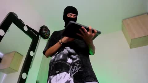 Snapshot of samuel_suarez chatting on September 17, 2025, 9:05 pm online show from September 17, 2025, 9:05 pm