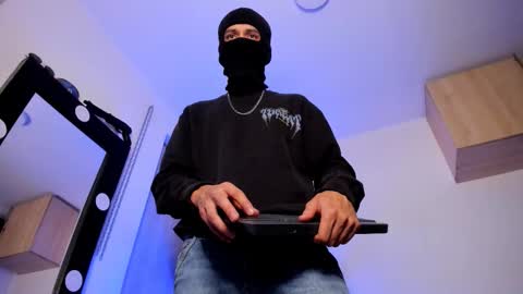 Snapshot of samuel_suarez chatting on September 25, 2025, 4:27 am online show from September 25, 2025, 4:27 am