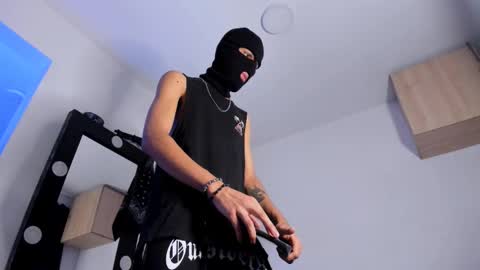 Snapshot of samuel_suarez chatting on October 6, 2025, 12:41 am online show from October 6, 2025, 12:41 am