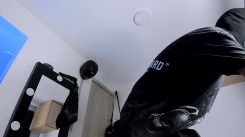 Snapshot of samuel_suarez chatting on October 7, 2025, 4:53 am online show from October 7, 2025, 4:53 am