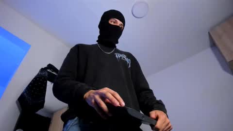 Snapshot of samuel_suarez chatting on October 25, 2025, 8:22 am online show from October 25, 2025, 8:22 am