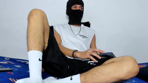 Snapshot of samuel_suarez chatting on November 15, 2025, 2:20 am online show from November 15, 2025, 2:20 am