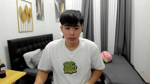 Snapshot of samuelangelo chatting on May 10, 2026, 2:55 pm Sam online show from May 10, 2026, 2:55 pm