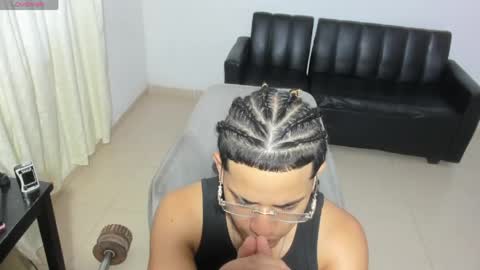 samxx_muscle online show from May 24, 2026, 1:16 pm