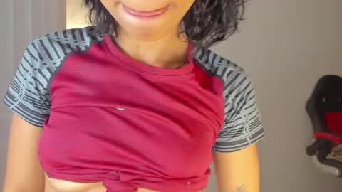 Snapshot of samy_jonnes_ chatting on February 24, 2025, 11:19 pm Hello I am absent due to a family calamity I will return soon-hola estoy ausente por un problema familiar volvere pronto. online show from February 24, 2025, 11:19 pm