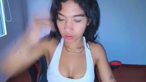 Snapshot of samy_jonnes_ chatting on November 24, 2025, 10:53 pm Hello I am absent due to a family calamity I will return soon-hola estoy ausente por un problema familiar volvere pronto. online show from November 24, 2025, 10:53 pm