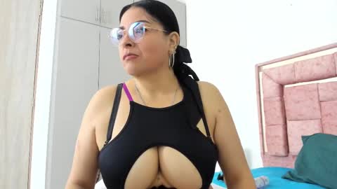 Snapshot of samy_nix chatting on February 13, 2025, 12:11 pm SAMY online show from February 13, 2025, 12:11 pm