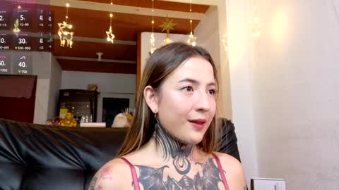 Snapshot of samyortiz_ chatting on January 3, 2025, 1:59 am Samy and Juan online show from January 3, 2025, 1:59 am