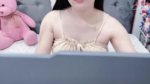 sanami_sian_ online show from May 19, 2026, 1:56 am