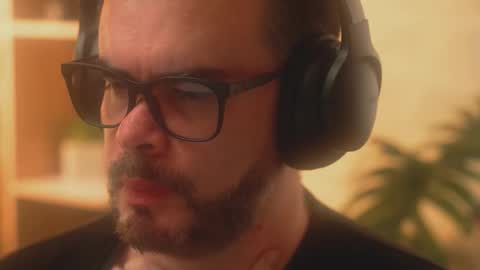 Snapshot of sanders_white chatting on January 18, 2026, 5:33 am Sanders online show from January 18, 2026, 5:33 am