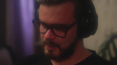 Snapshot of sanders_white chatting on February 4, 2026, 2:06 am Sanders online show from February 4, 2026, 2:06 am