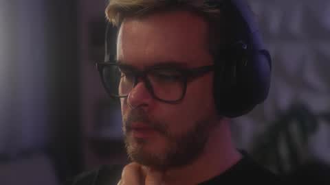 Snapshot of sanders_white chatting on February 8, 2026, 3:32 am Sanders online show from February 8, 2026, 3:32 am