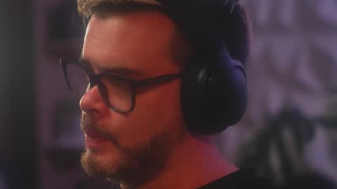 Snapshot of sanders_white chatting on February 9, 2026, 4:49 am Sanders online show from February 9, 2026, 4:49 am