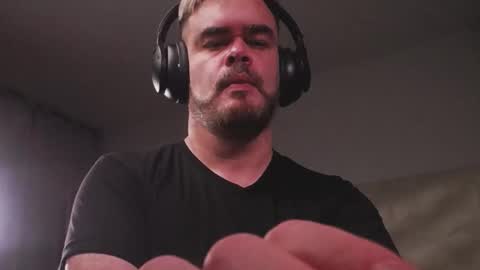 Snapshot of sanders_white chatting on February 20, 2026, 5:04 am Sanders online show from February 20, 2026, 5:04 am