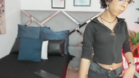 SANDRA online show from May 22, 2026, 2:40 am