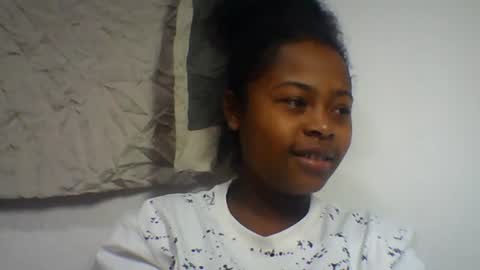 sandraalyd online show from July 25, 2026, 8:12 am