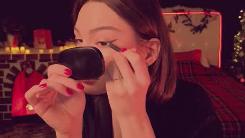 Sandy  online show from December 3, 2025, 2:19 am