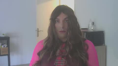 sandraclara online show from October 10, 2025, 1:21 pm