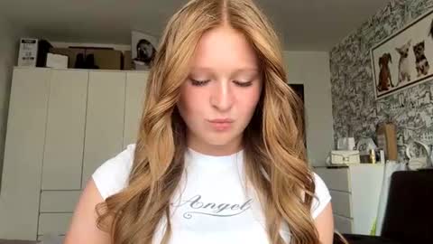 Snapshot of sandramidgett chatting on August 4, 2026, 10:07 am Ellie online show from August 4, 2026, 10:07 am