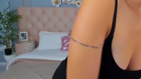 Snapshot of sandrazoe chatting on September 15, 2025, 3:17 am San online show from September 15, 2025, 3:17 am