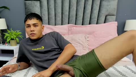 Sandro online show from September 8, 2025, 7:13 pm