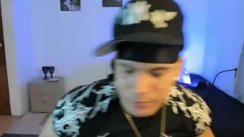 Snapshot of sant_wahlberg chatting on June 17, 2026, 11:05 pm Sant online show from June 17, 2026, 11:05 pm
