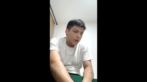 Snapshot of santi_henao chatting on June 8, 2026, 1:28 am Santiago Henao online show from June 8, 2026, 1:28 am