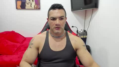 santi_pastori online show from November 19, 2025, 5:13 pm