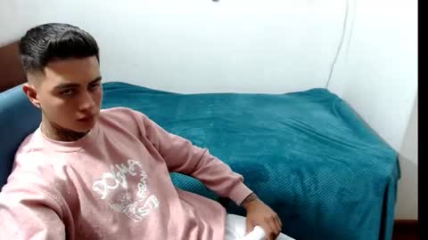 Snapshot of santi_ss chatting on September 15, 2025, 11:27 pm santi_ss online show from September 15, 2025, 11:27 pm