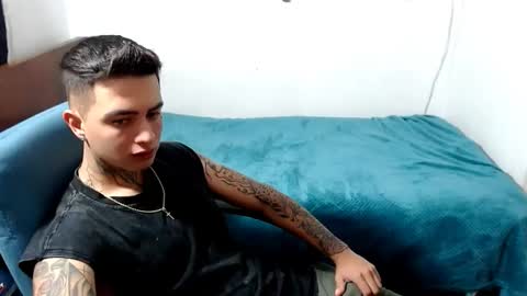 Snapshot of santi_ss chatting on October 1, 2025, 12:27 am santi_ss online show from October 1, 2025, 12:27 am