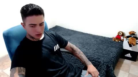 Snapshot of santi_ss chatting on October 22, 2025, 12:33 am santi_ss online show from October 22, 2025, 12:33 am