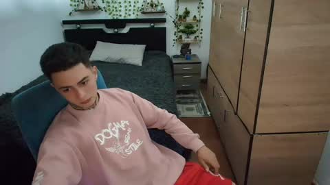 santi_ss online show from April 16, 2026, 1:06 am