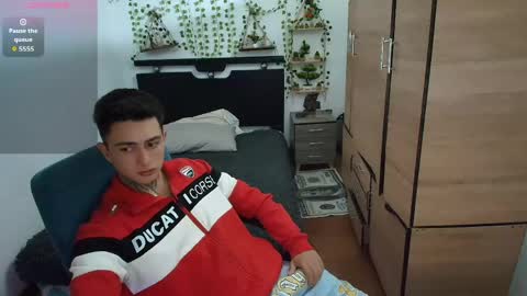 santi_ss online show from April 25, 2026, 1:41 am