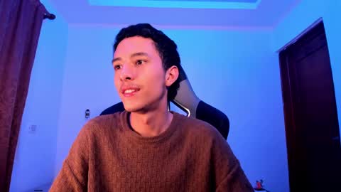 santi_twink19 online show from December 10, 2024, 6:01 am