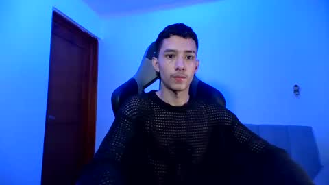 santi_twink19 online show from January 10, 2025, 9:02 am