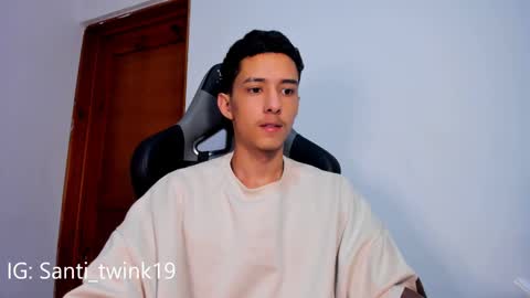 santi_twink19 online show from February 14, 2025, 2:18 am