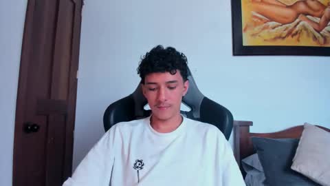 santi_twink19 online show from September 26, 2025, 4:00 pm