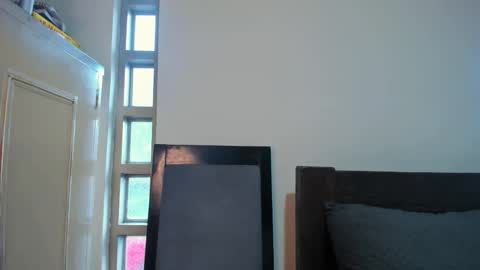 santi_twink19 online show from October 4, 2025, 9:24 pm