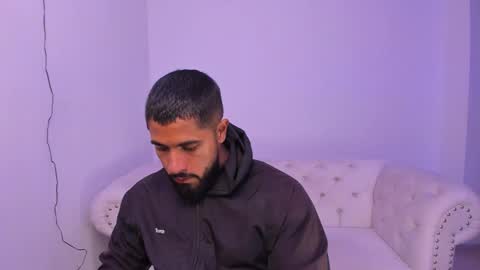 santiago_huntt online show from December 27, 2024, 2:58 am