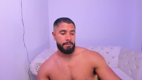 santiago_huntt online show from January 15, 2025, 12:41 am